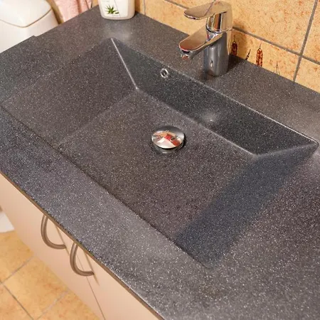 Awesome In With 3 Bedrooms *